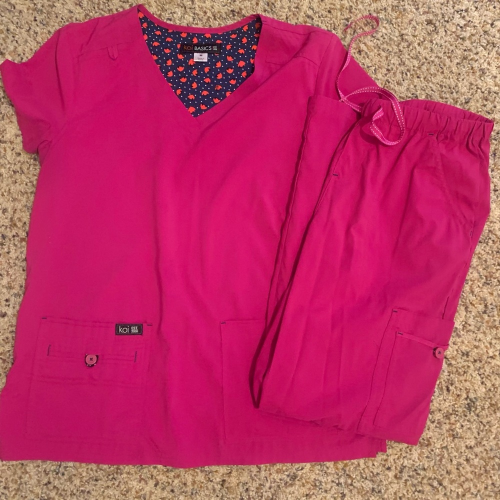 Koi Basic Women's  Pink Scrub Set. Medium top and small petite pants